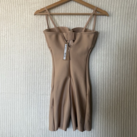 SKIMS Body Zoned Underwire Mid Thigh Bodysuit Size Small Clay NWT $138 - Picture 5 of 14